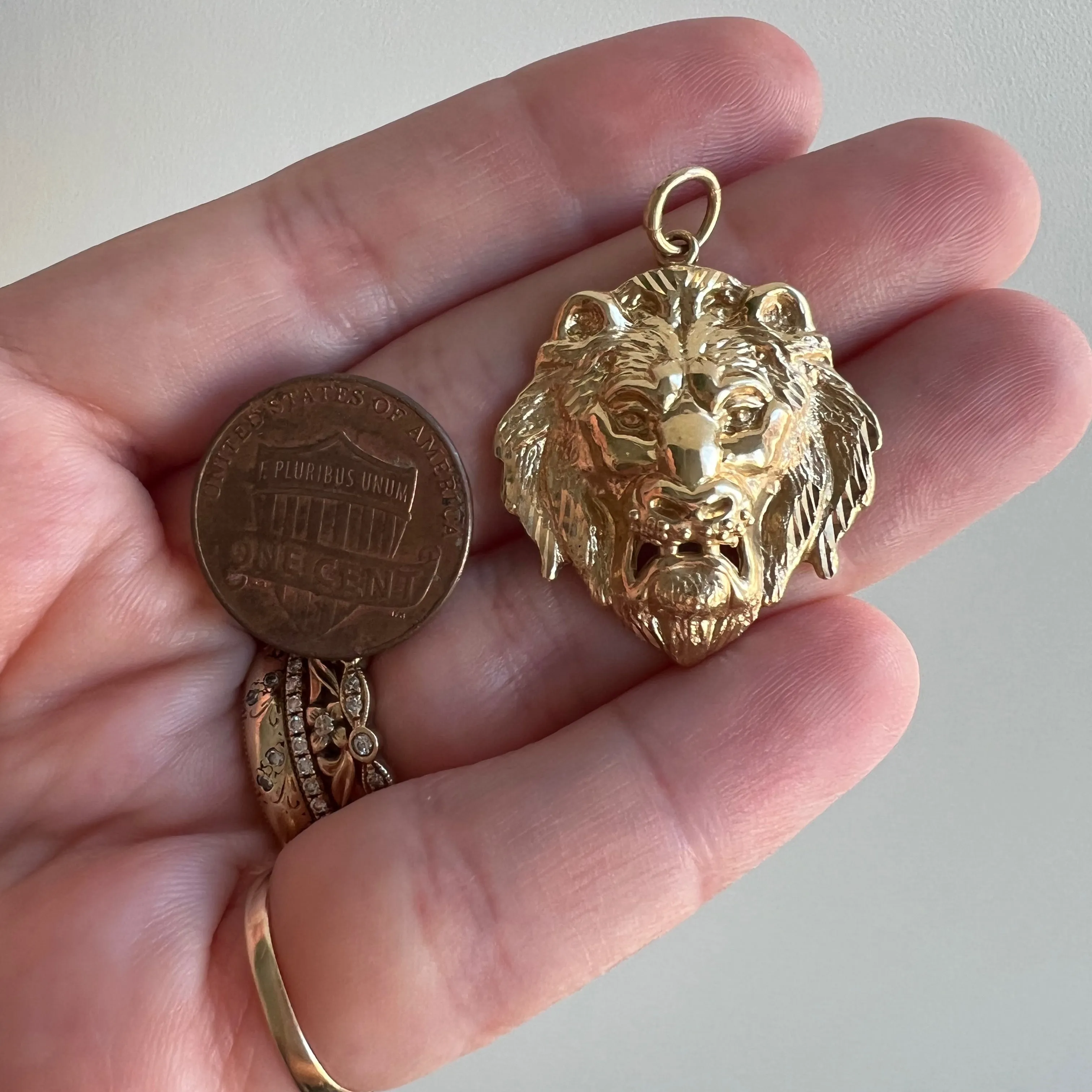 P R E - L O V E D // cowardly lion / solid 10k yellow gold lion face pendant