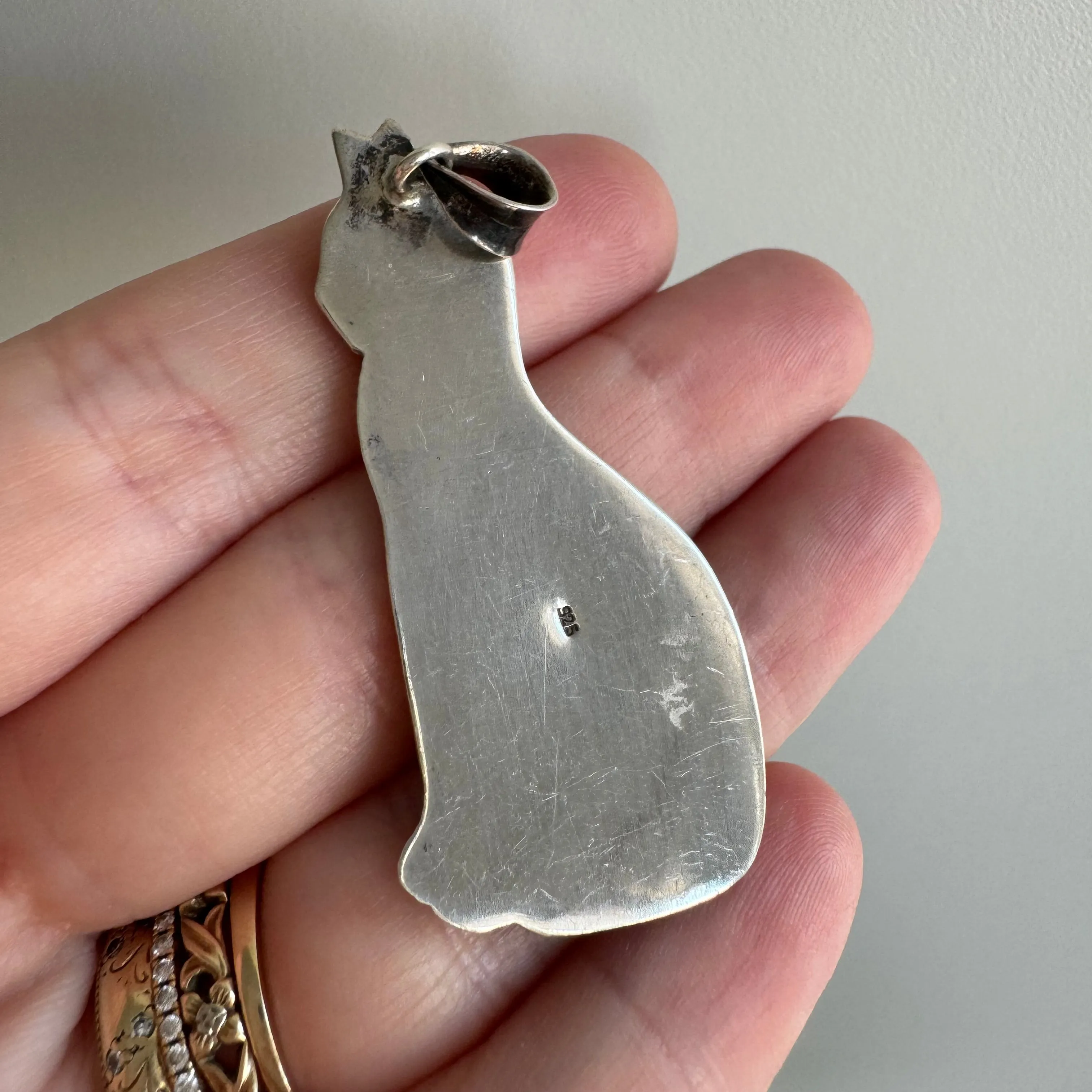 V I N T A G E // like a sphynx / sterling silver sitting cat / a pendant