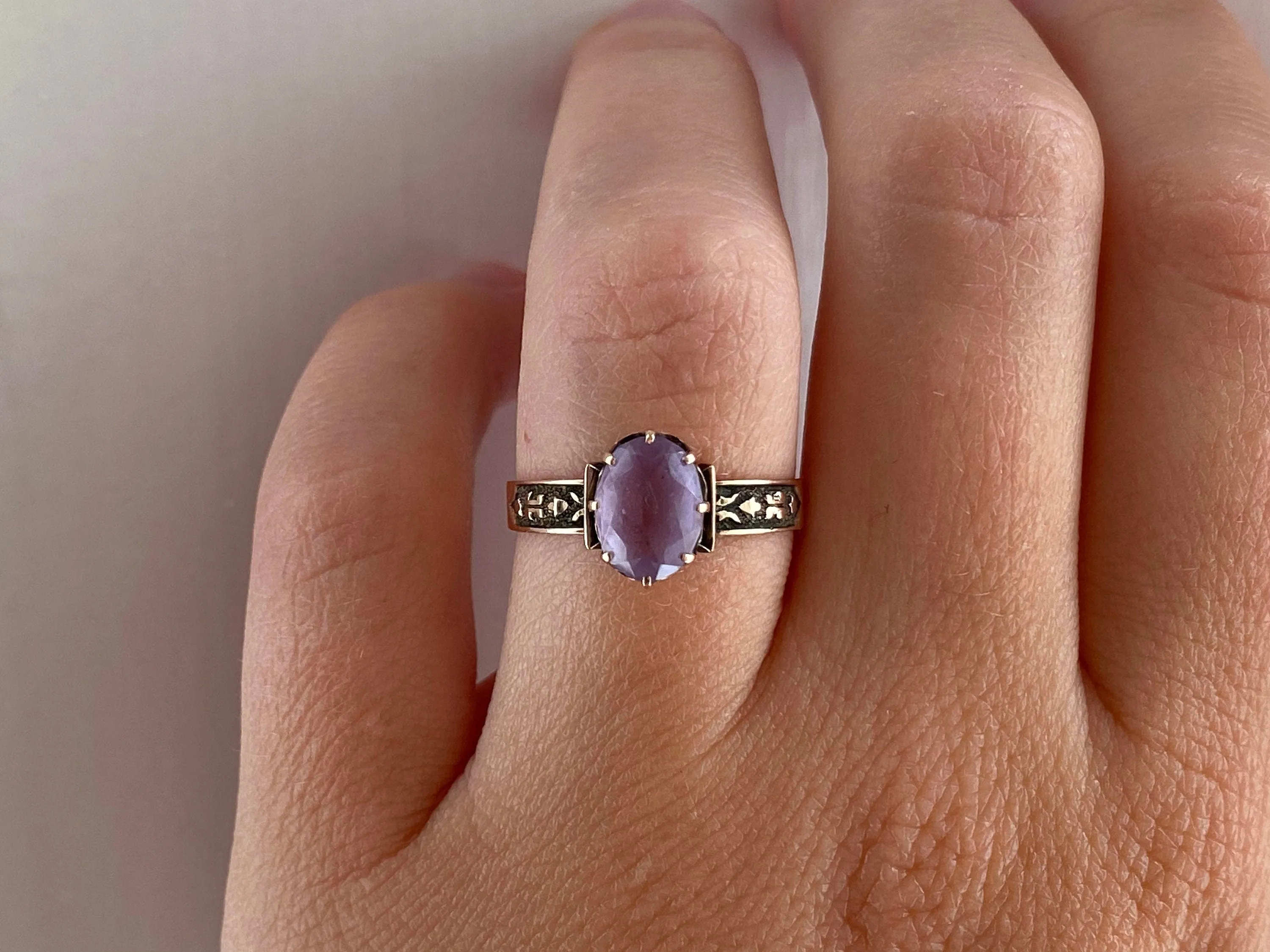 V I N T A G E // solitaire perfection / engraved 10k rose gold victorian signet ring with amethyst solitaire / size 6.75