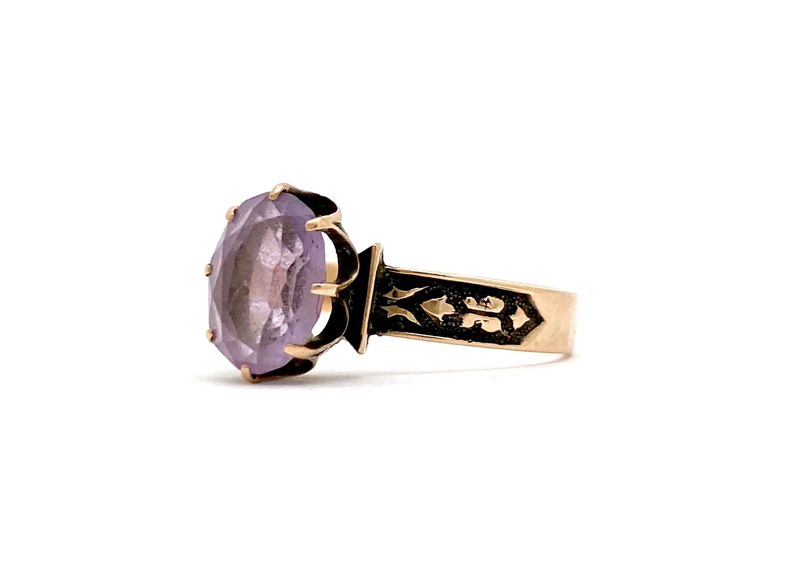 V I N T A G E // solitaire perfection / engraved 10k rose gold victorian signet ring with amethyst solitaire / size 6.75